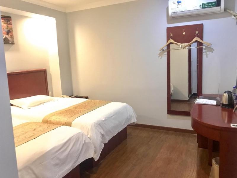Greentree Inn Shanghai Hongqiao Hub Cao'An Road Huajiang Branch Road Express Hotel Jiading Exterior foto