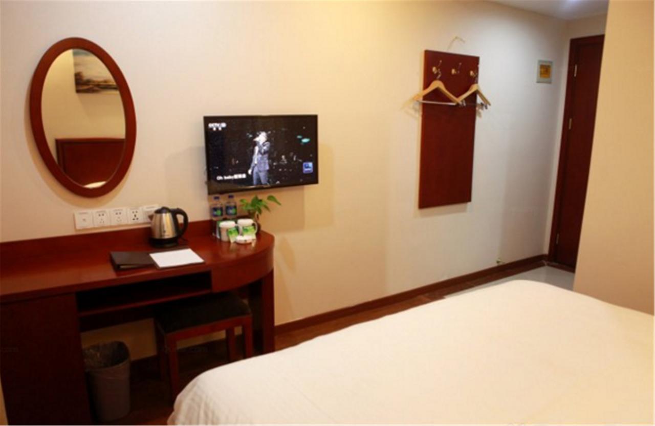 Greentree Inn Shanghai Hongqiao Hub Cao'An Road Huajiang Branch Road Express Hotel Jiading Exterior foto